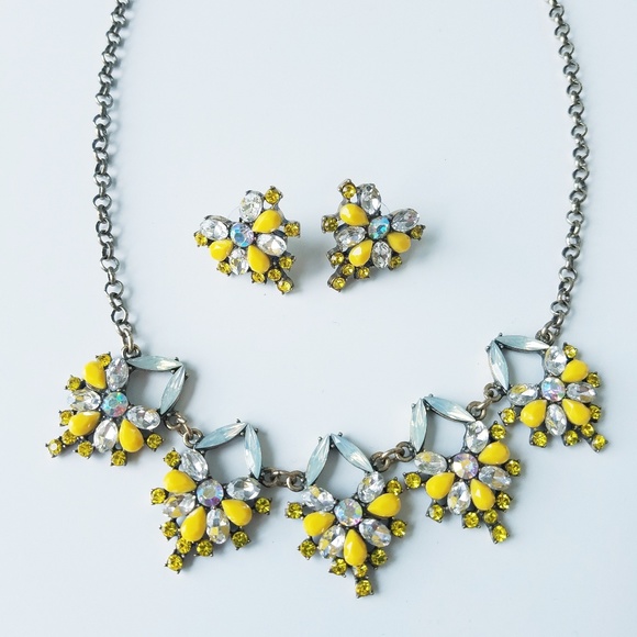 LOFT Jewelry - 💛 Chic LOFT Statement Jewelry Set!